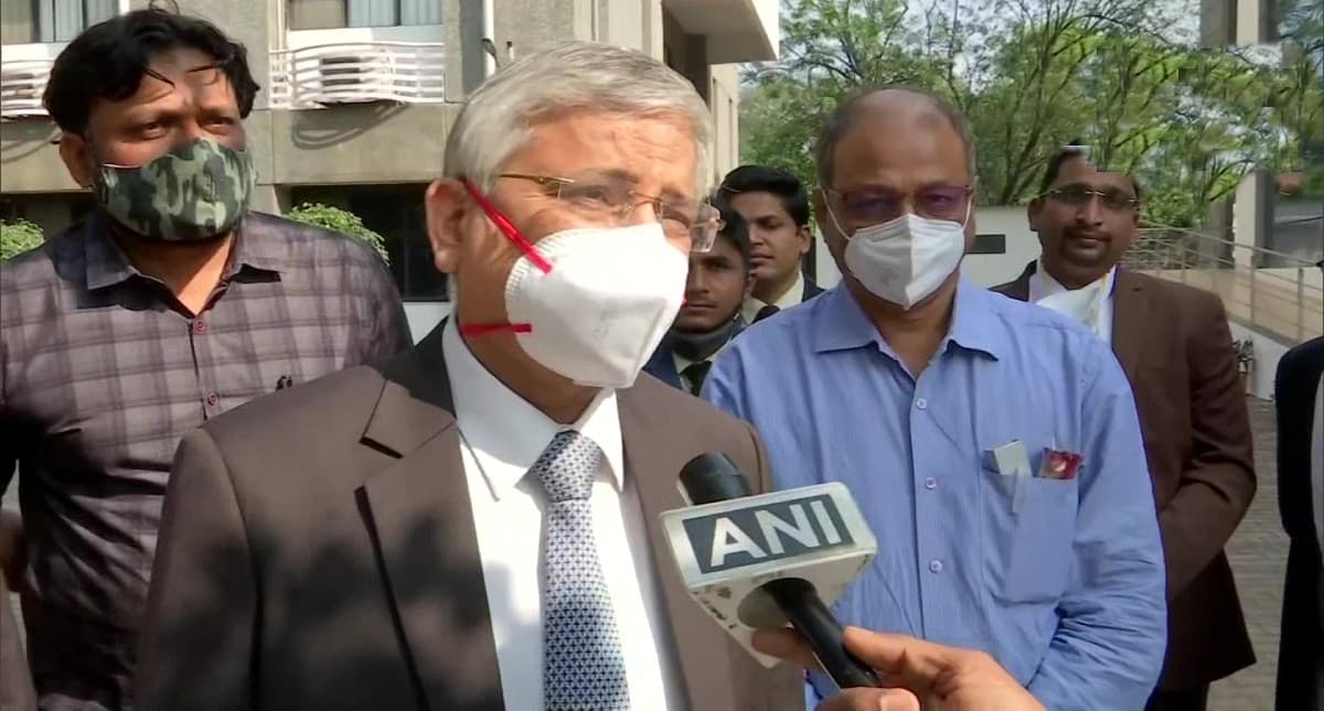 डाॅ रणदीप गुलेरिया ने कहा- ओमिक्राॅन के बारे में दावे से कुछ भी कहना असंभव,अमेरिकी विशेषज्ञ ने कही ये बड़ी बात