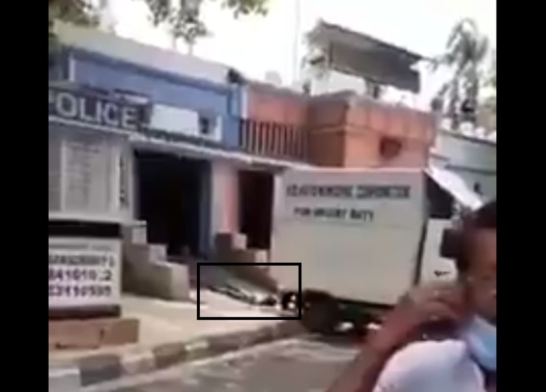 14 शवों को श्मशान घाट में घसीट रहे निगमकर्मियों का VIDEO वायरल