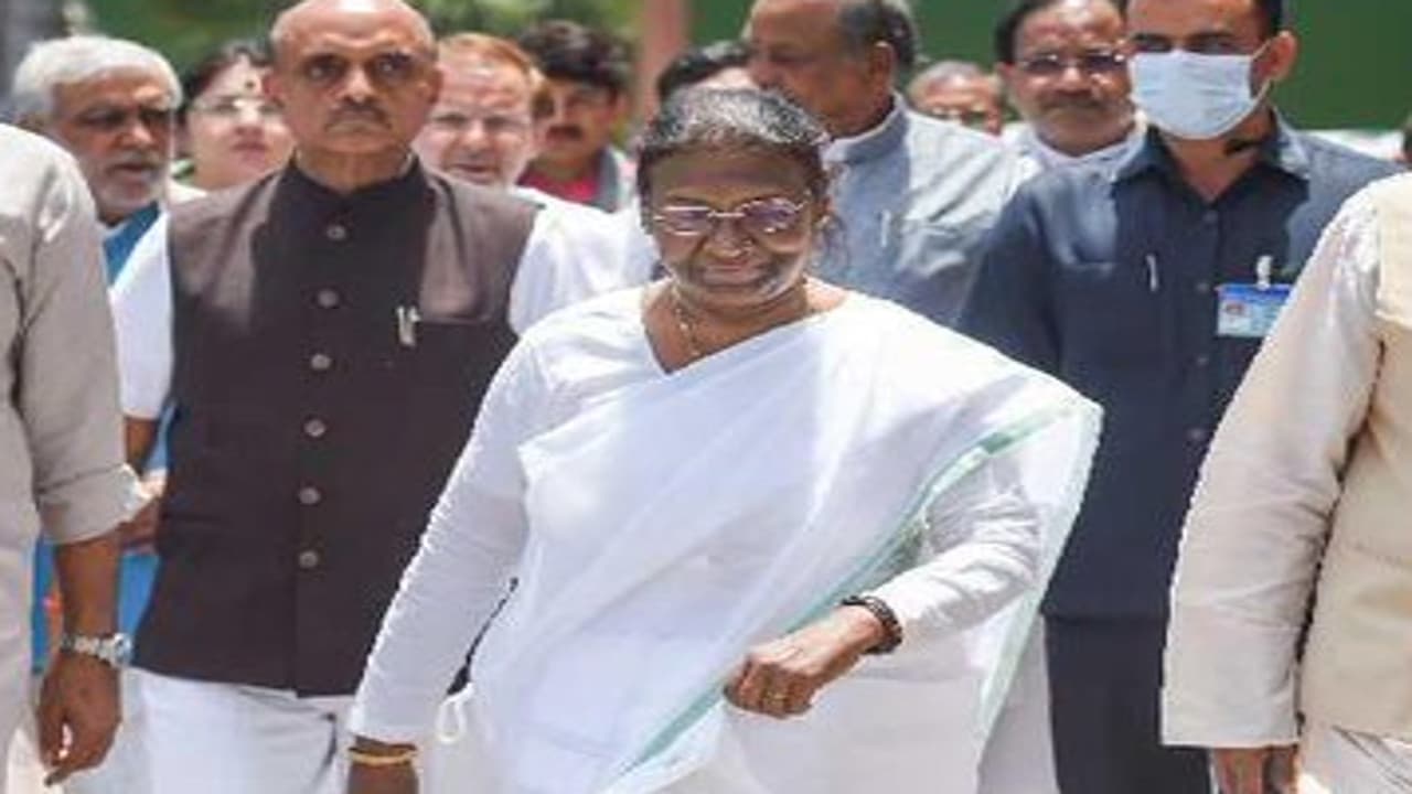 द्रौपदी मुर्मू 4 जुलाई को आयेंगी झारखंड, राष्ट्रपति चुनाव में जीत सुनिश्चित करने को नेताओं से करेंगी भेंट द्रौपदी मुर्मू 4 जुलाई को आयेंगी झारखंड, राष्ट्रपति चुनाव में जीत सुनिश्चित करने को नेताओं से करेंगी भेंट