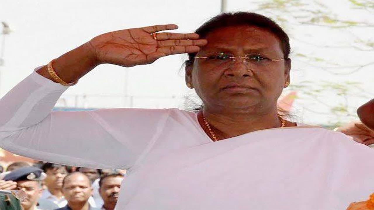 केंद्र सरकार ने द्रौपदी मुर्मू को जेड प्लस सुरक्षा मुहैया कराई, रायरंगपुर के शिव मंदिर में कीं साफ-सफाई