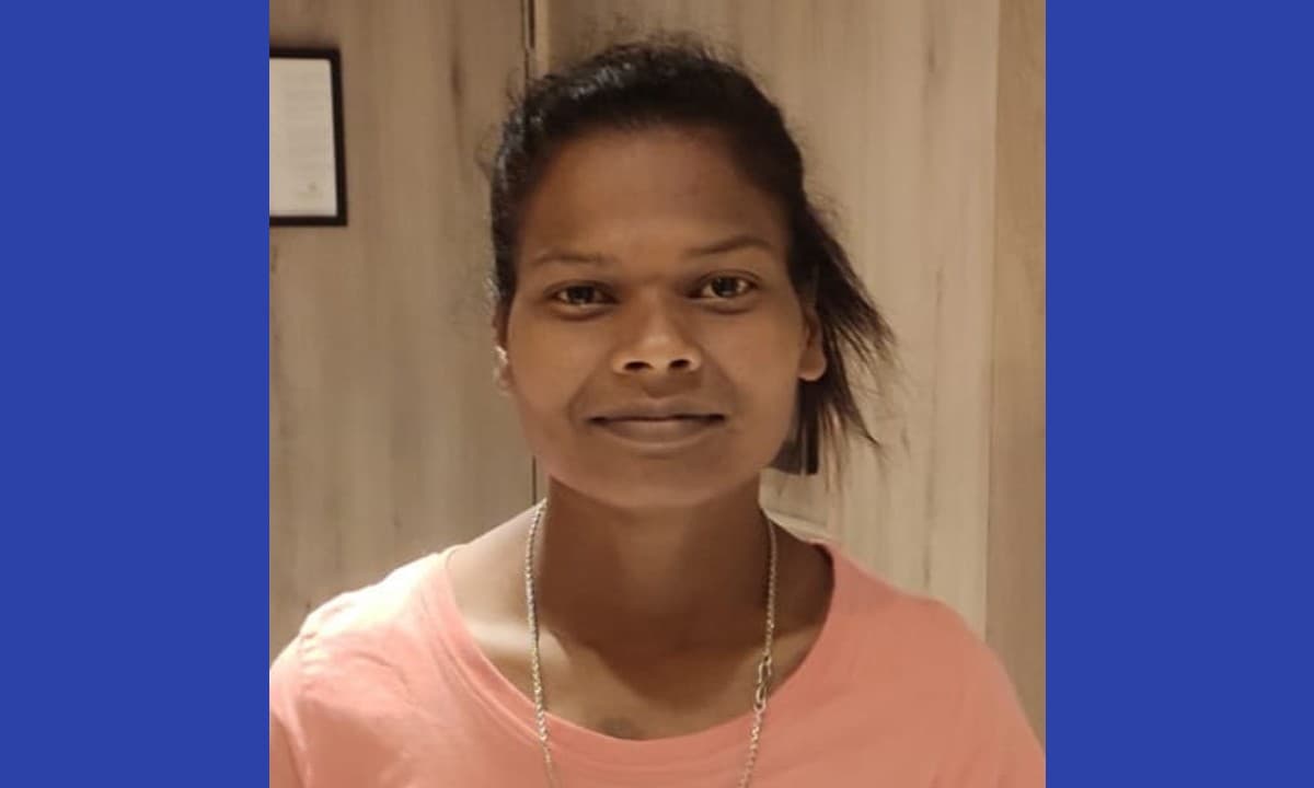 दुमका की दुलार मरांडी अंतर्राष्ट्रीय मैत्री महिला फुटबॉल मैच के लिए टीम के साथ देर रात होंगी स्वीडन रवाना