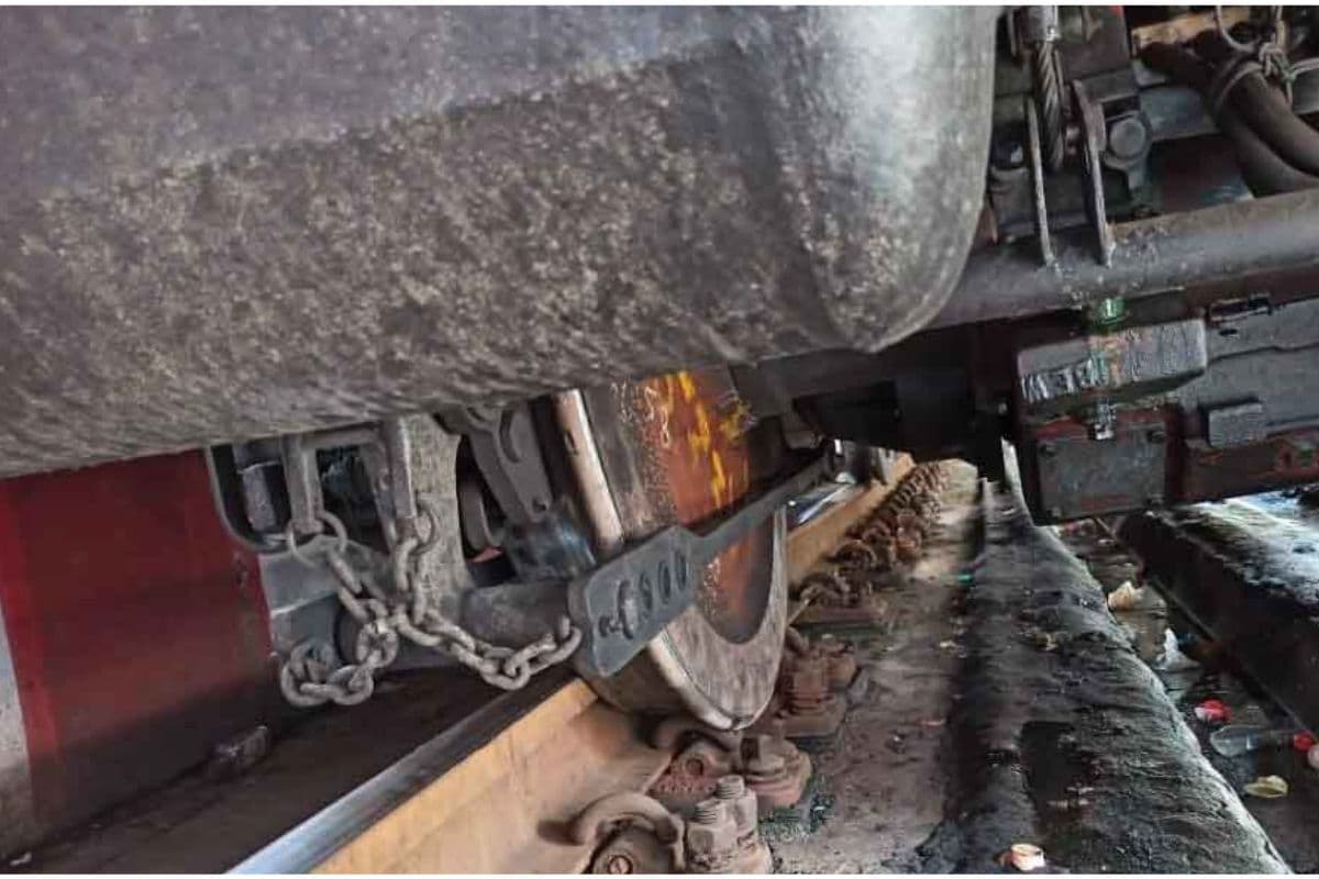 बंगाल : बड़ा हादसा टला ,कल्याणी - माझेरहाट लोकल ट्रेन पटरी से उतरी, यात्रियों में दहशत