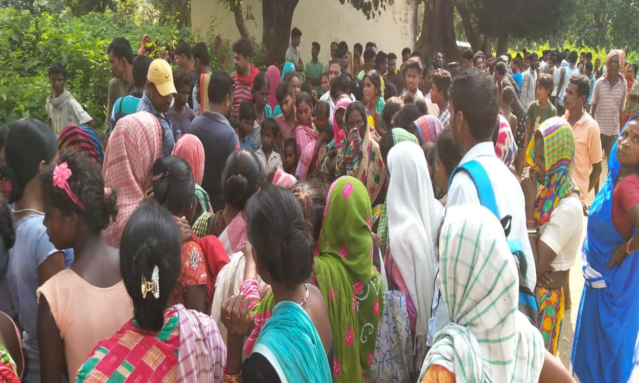 दुमका में 13 साल की बच्ची के साथ सामूहिक दुष्कर्म मामले पर सीएम हेमंत गंभीर, बोले- फास्ट ट्रैक कोर्ट से दोषियों को जल्द मिले सजा दुमका में 13 साल की बच्ची के साथ सामूहिक दुष्कर्म मामले पर सीएम हेमंत गंभीर, बोले- फास्ट ट्रैक कोर्ट से दोषियों को जल्द मिले सजा