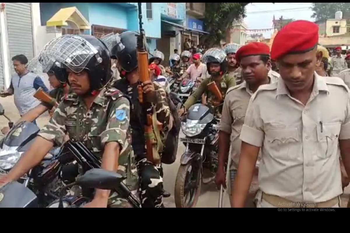 दुमका मर्डर केस: अंकिता की अंतिम यात्रा में शामिल हुए हजारों लोग, घाट पर डीसी-एसपी मौजूद