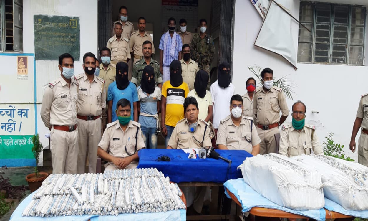 जामा में 4000 किलो अमोनियम नाइट्रेट और 4000 जिलेटिन बरामद, हाइवा मालिक सहित 5 गिरफ्तार