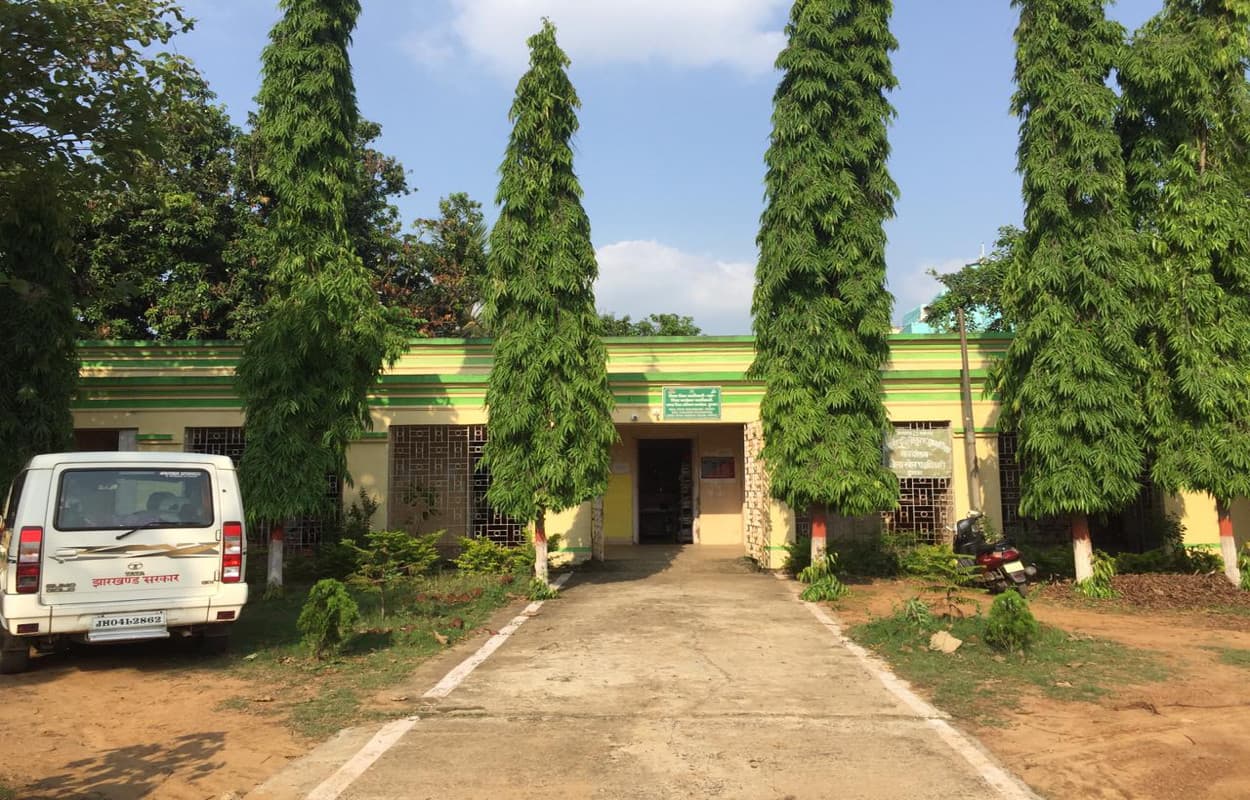 दुमका की वर्तमान डीइओ पूनम कुमारी व पूर्व डीइओ धर्मदेव राय पर कार्रवाई तय, डीसी ने विभाग को भेजा अनुशंसा पत्र