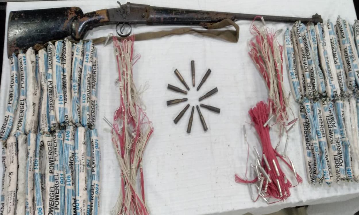 दुमका उपचुनाव में बड़ी घटना को अंजाम देने की फिराक में थे नक्सली, पुलिस ने मंसूबे पर फेरा पानी