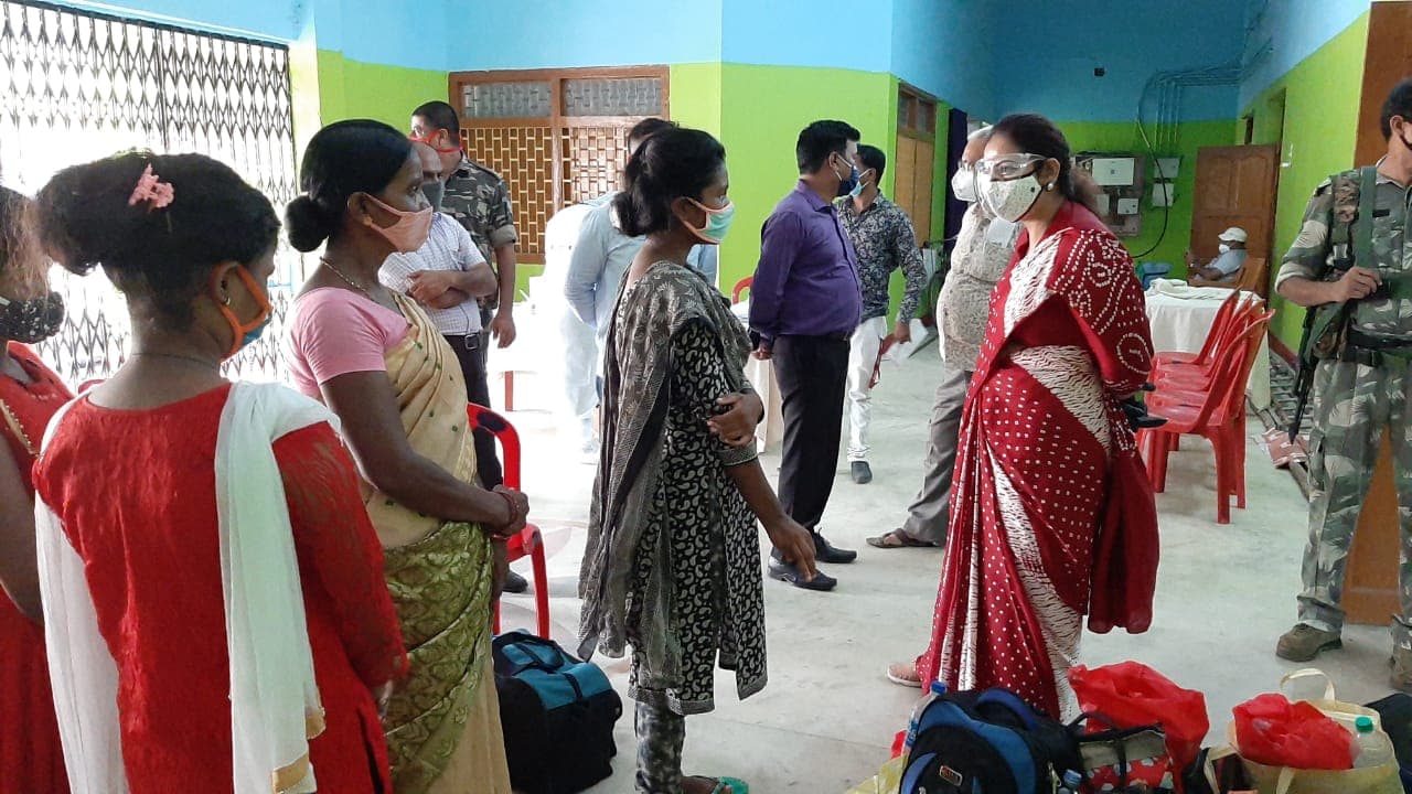 तमिलनाडु में फंसी 38 युवतियां लौटीं दुमका, हेमंत सरकार की पहल पर हुई घर वापसी