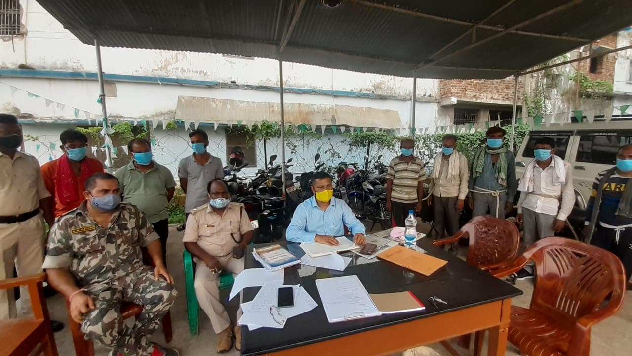 शादी के नाम पर बिक रही दुमका में गरीब परिवार की बेटियां, पुलिस ने स्थानीय बिचौलिये सहित यूपी और हरियाणा के 8 मानव तस्कर को किया गिरफ्तार