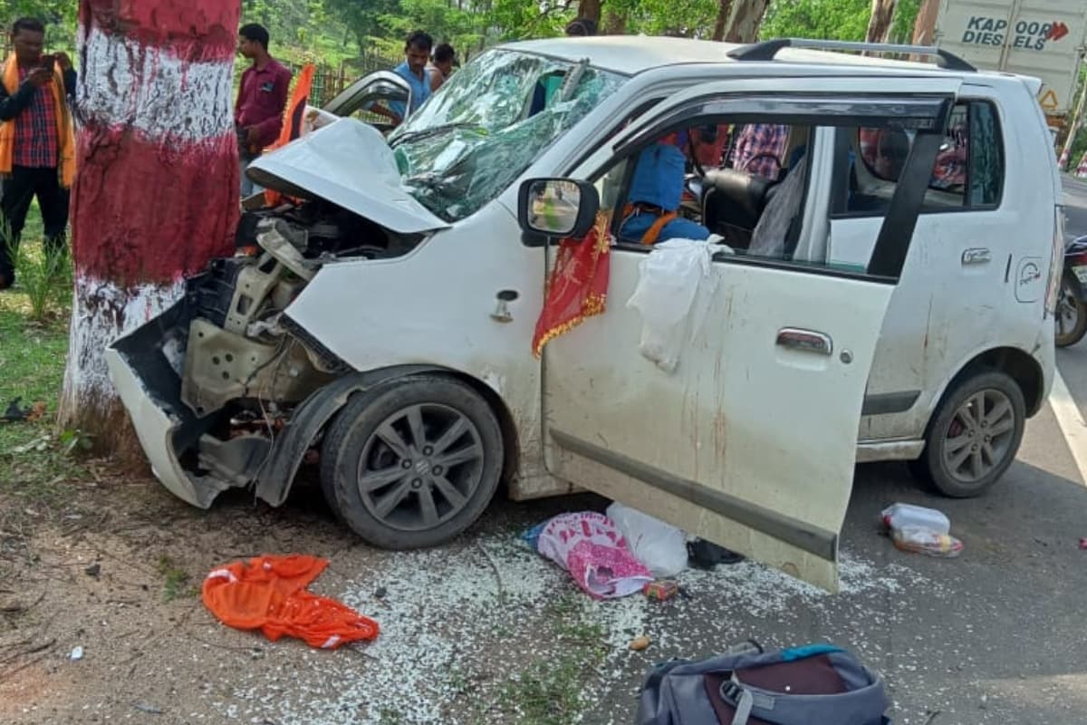 झारखंड : दुमका में कांवरिया वाहन का एक्सीडेंट, बिहार के एक कांवरिये की मौत, 4 गंभीर