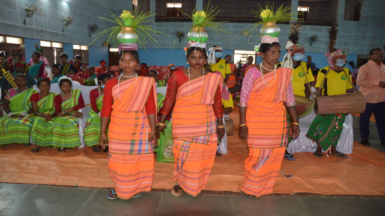 संताल महोत्सव में आदिवासी समुदाय ने दिखायी प्रतिभा, जनजातियों में संताल समाज की संस्कृति है सबसे उत्कृष्ट