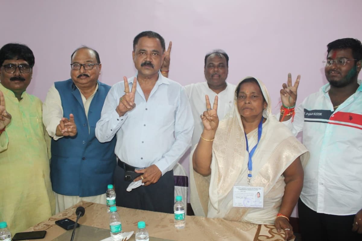 डुमरी उपचुनाव रिजल्ट: 'इंडिया' की बेबी देवी के सिर सजा जीत का ताज, 17156 मतों से NDA की यशोदा को दी शिकस्त