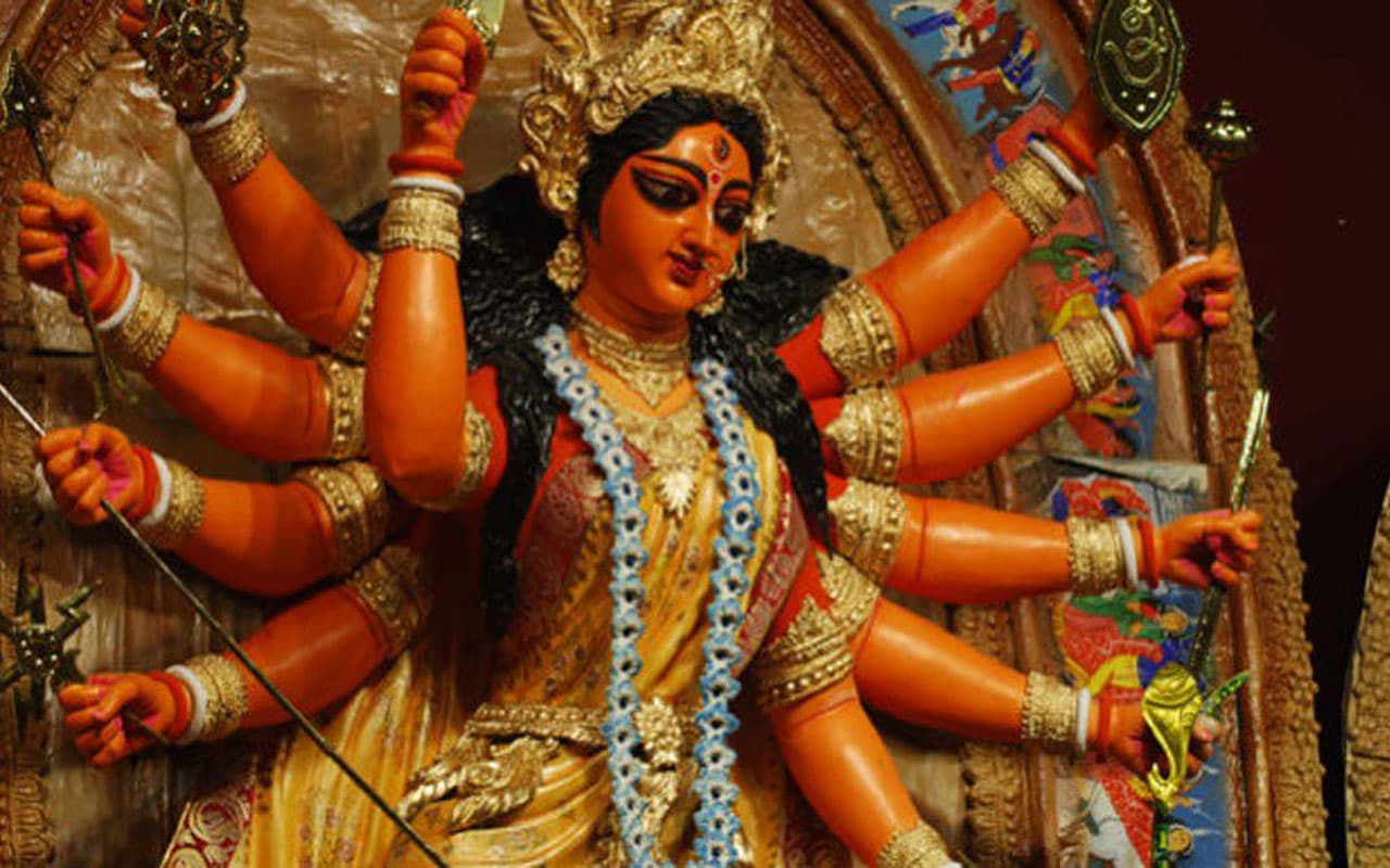 Durga Puja 2023: झारखंड के इस गांव में कलश स्थापना के साथ ही ग्रामीण पहनना छोड़ देते हैं जूता-चप्पल