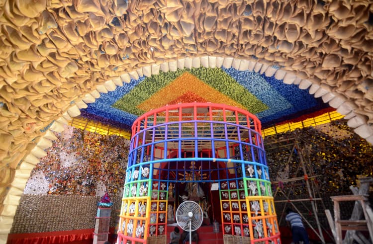 Durga Puja: कोलकाता के तेलंगा बागान में 40000 ठोंगे से बन रहे पंडाल में दिखेगी टुसू पर्व की संस्कृति