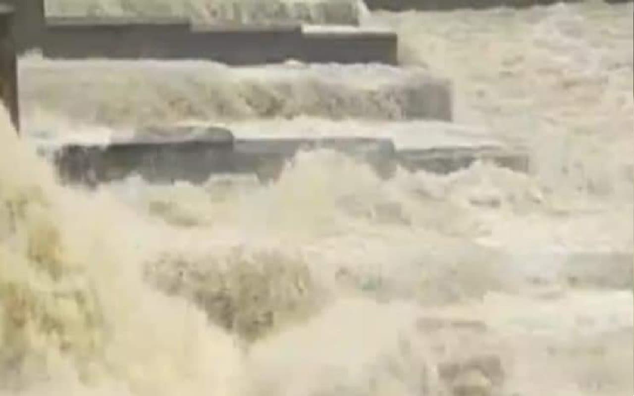 बीरभूम में मयूराक्षी नदी का बढ़ा जलस्तर,कई इलाके हुए जलमग्न, प्रशासन ने नदी में जाने पर लगाया प्रतिबंध