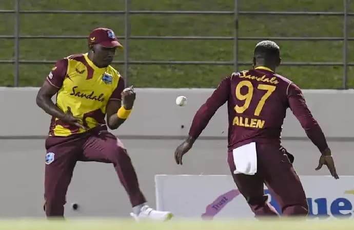 WI vs AUS : ब्रावो और एलेन के बीच बेहतरीन अंडरस्टैंडिंग, फिंच का लपका असंभव कैच, देखें वीडियो