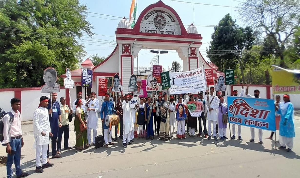 गोरखपुर में बलिदान दिवस पर याद किए गए भगत सिंह, राजगुरु और सुखदेव, निकाला गया जुलूस की गईं सभाएं