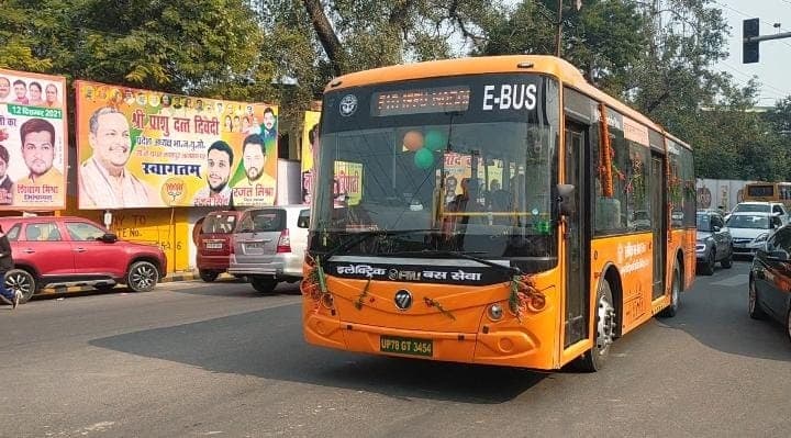 Kanpur: दिल्ली की तर्ज पर अब कानपुर में भी ई-बसों में कैशलेस कार्ड से सफर, यात्रियों को करना होगा ये काम