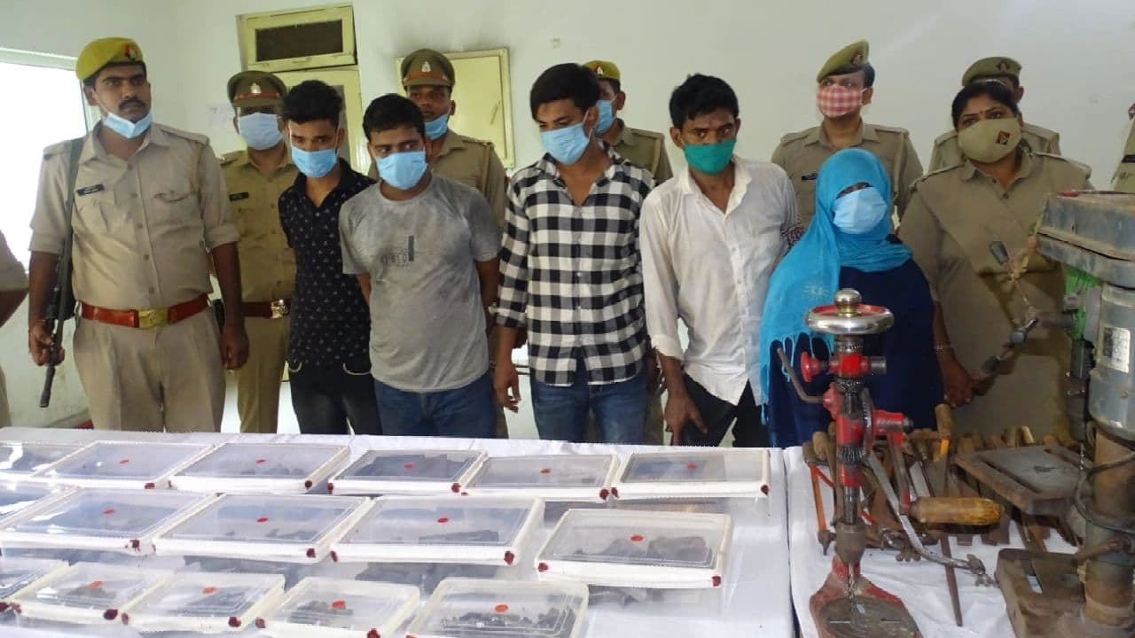 दिल्ली-एनसीआर में अवैध हथियार फैक्ट्री का खुलासा, महिला समेत पांच आरोपी गिरफ्तार