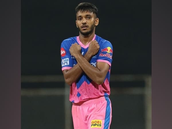 India Tour of Sri Lanka: पिता चलाते थे ऑटो, खेलने के लिए नहीं थे जूते..2021 में काफी कुछ खोया, अब टीम इंडिया में शामिल हुआ यह गेंदबाज India Tour of Sri Lanka: पिता चलाते थे ऑटो, खेलने के लिए नहीं थे जूते..2021 में काफी कुछ खोया, अब टीम इंडिया में शामिल हुआ यह गेंदबाज