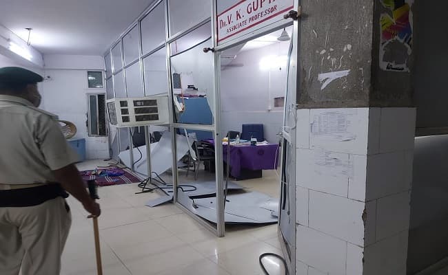 पटना NMCH में मरीज की मौत के बाद परिजनों ने की तोड़फोड़, नाराज जूनियर डॉक्टरों ने फिर बंद किया काम, जानें क्या कर रहे मांग