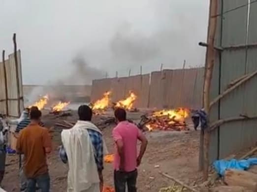 कोरोनाकाल में पटना के श्मशान घाटों पर धधकती रही चिताओं की आग, 50 दिनों के अंदर जले 6000 से अधिक शव