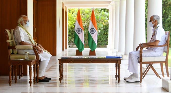Corona Crisis: एयरफोर्स के कर्मवीरों के साथ नौसेना के जवान भी कोरोना के खिलाफ जंग में शामिल, PM मोदी ने की समीक्षा