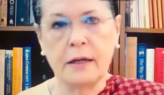 कोरोना को लेकर सोनिया गांधी बोलीं, जिम्मेदारियों के पालन में मोदी सरकार विफल, सर्वदलीय बैठक बुलाने की मांग की