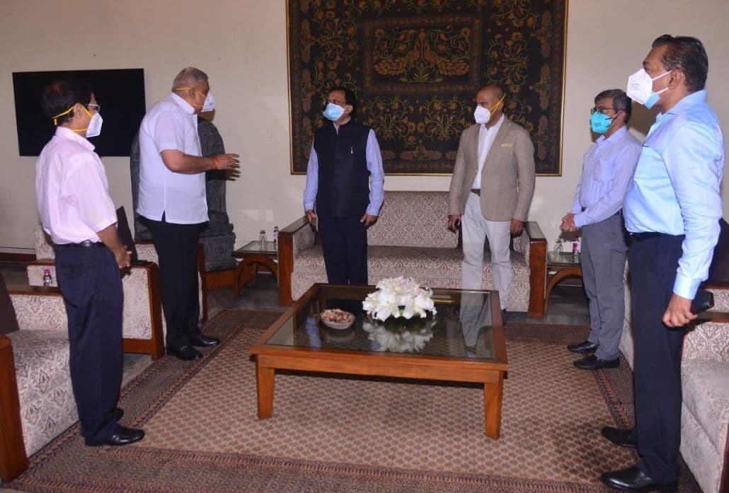 गृह मंत्रालय की टीम की राज्यपाल के साथ बैठक, बंगाल में जारी हिंसा पर बातचीत, केंद्र को सौंपेगी रिपोर्ट