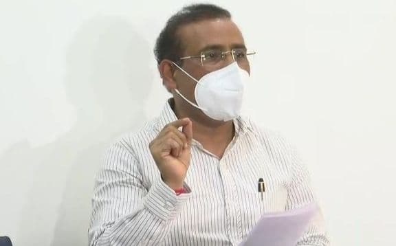 वैक्सीन की कमी के कारण 4 लाख लोग नहीं ले पाए दूसरा डोज, महाराष्ट्र में दवाओं की भी किल्लत, स्वास्थ्य मंत्री ने केंद्र से मांगी मदद