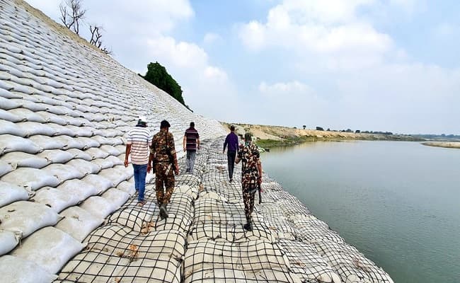 बाढ़ सुरक्षा ड्यूटी पर तैनात अफसर और कर्मियों को नहीं मिलेगी छुट्टी, कोरोना के बीच मानसून ने बढ़ाई बिहार सरकार की चिंता