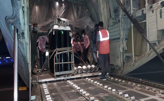 बिहार में ऑक्सीजन संकट दूर करने में वायुसेना निभा रही बड़ी भूमिका, विशेष विमान से पहुंचाया जा रहा सिलिंडर और कंसंट्रेटर