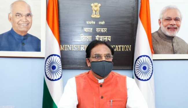 12वीं बोर्ड परीक्षा को लेकर केंद्रीय शिक्षा मंत्री ने राज्य सरकारों से 25 मई तक मांगे सुझाव, कहा- छात्रों-अभिभावकों को जल्द सूचित करेंगे