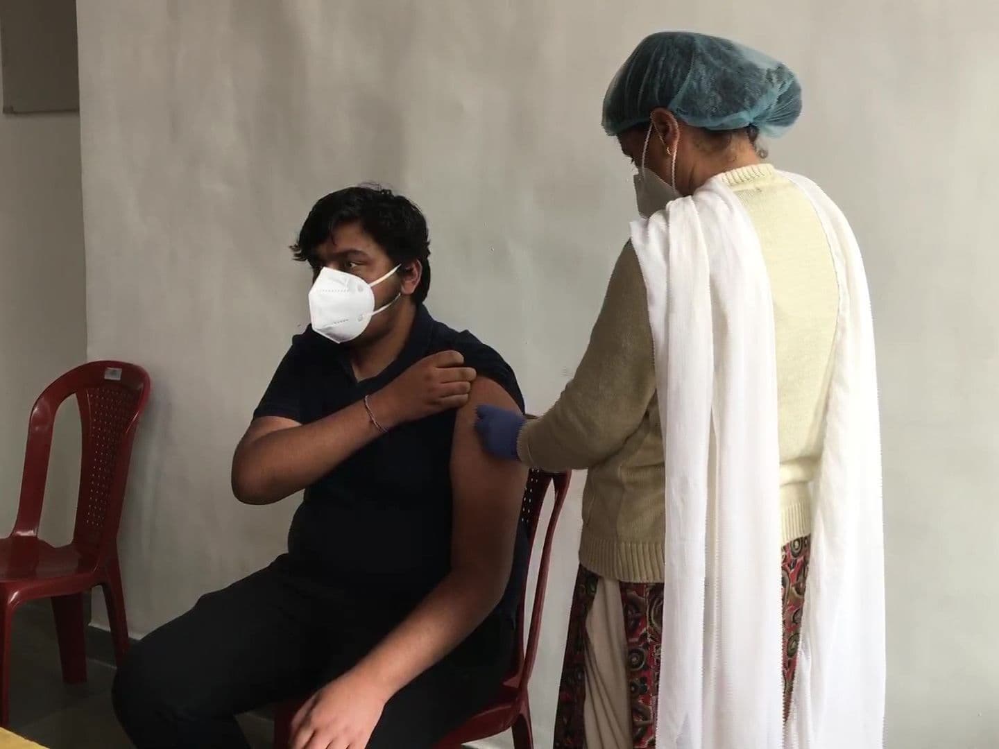 Coronavirus India News Update : मध्य प्रदेश में 1078 नए मामले, यूपी में पिछले 24 घंटे में 179 मौतें, वैक्सीन खत्म होने की वजह से दिल्ली में ज्यादातर सरकारी वैक्सीनेशन सेंटर बंद