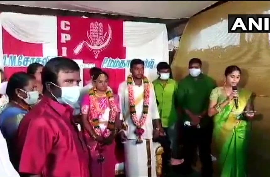 सोशलिज्म और ममता बनर्जी की शादी की तस्वीर हो रही वायरल, कम्युनिज्म और लेनिनिज्म के सामने लिए सात फेरे