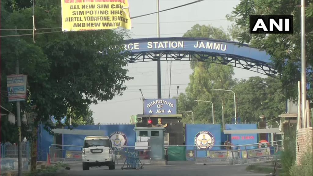 Jammu Airport Explosion : जम्‍मू एयरपोर्ट के टेक्निकल एरिया में धमाके के पीछे पाकिस्तान का हाथ?  ड्रोन से IED गिराने का शक, NIA-NSG की टीम पहुंची