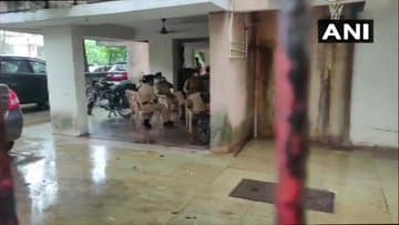 कभी एनकाउंटर स्पेशलिस्ट के रूप में जाने जाते थे प्रदीप शर्मा अब एंटीलिया मामले में 28 जून तक पुलिस रिमांड में