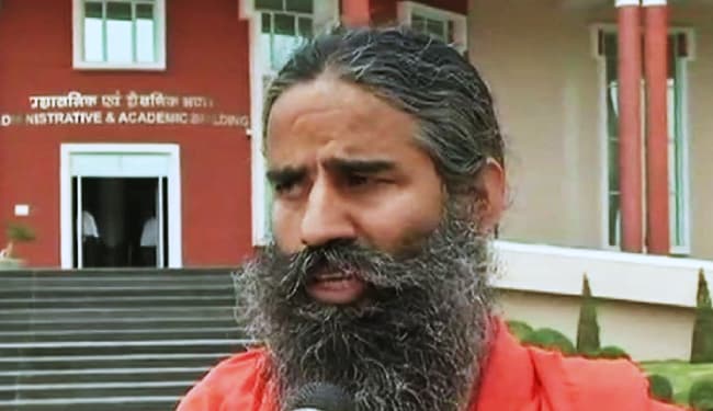 योग गुरु बाबा रामदेव कई राज्यों में दर्ज मामलों को दिल्ली स्थानांतरित करने और दंडात्मक कार्यवाही से बचने के लिए पहुंचे सुप्रीम कोर्ट