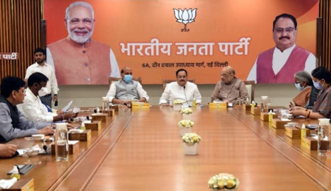 मिशन 2022 : अगले साल होनेवाले विधानसभा चुनाव को लेकर बीजेपी के राष्ट्रीय अध्यक्ष जेपी नड्डा ने पार्टी के वरिष्ठ नेताओं के साथ की बैठक