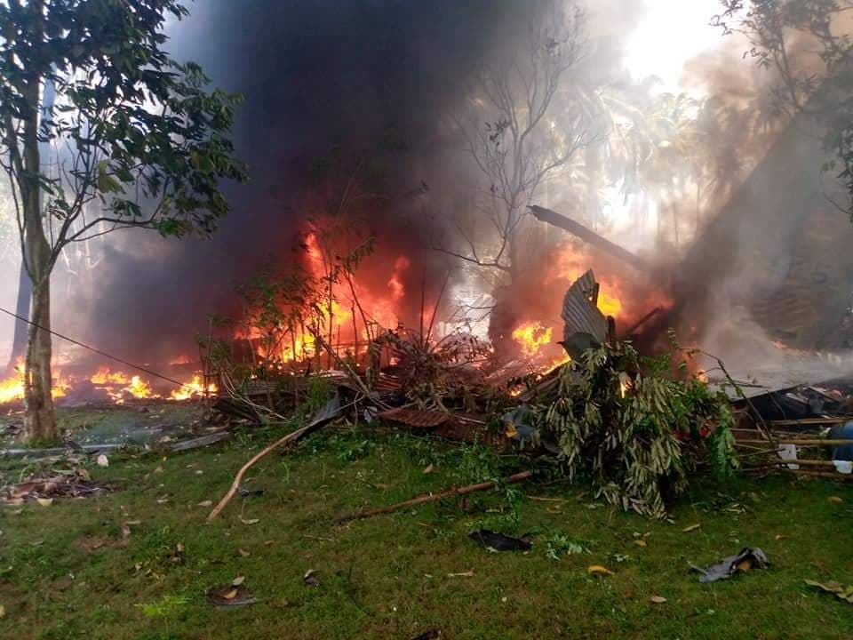 Philippine Plane Crash : फिलीपींस में सेना का C-130 विमान क्रैश,17 की मौत, जलते विमान से 40 लोगों को निकाला गया बाहर