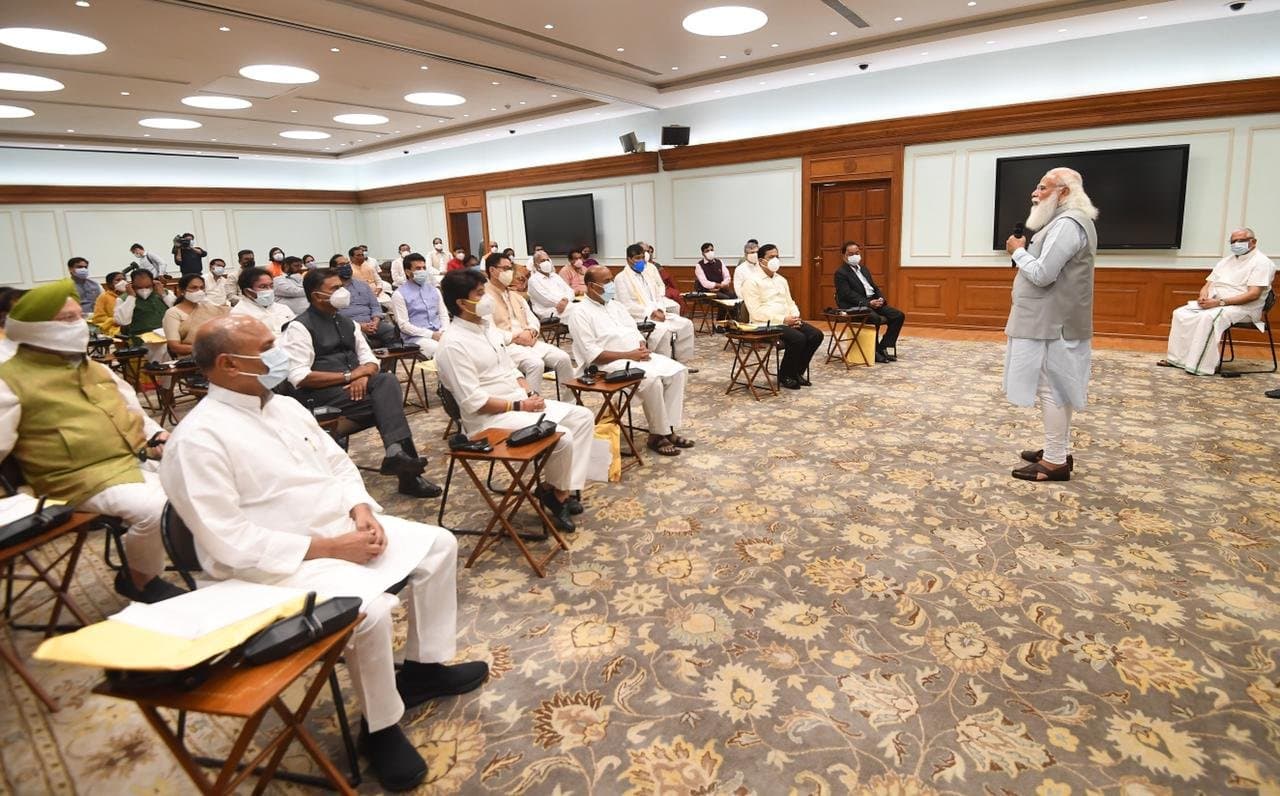 Modi New Cabinet: मोदी कैबिनेट के करोड़पति मंत्रियों में सबसे पहले नंबर पर सिंधिया, जानें सबसे गरीब कौन