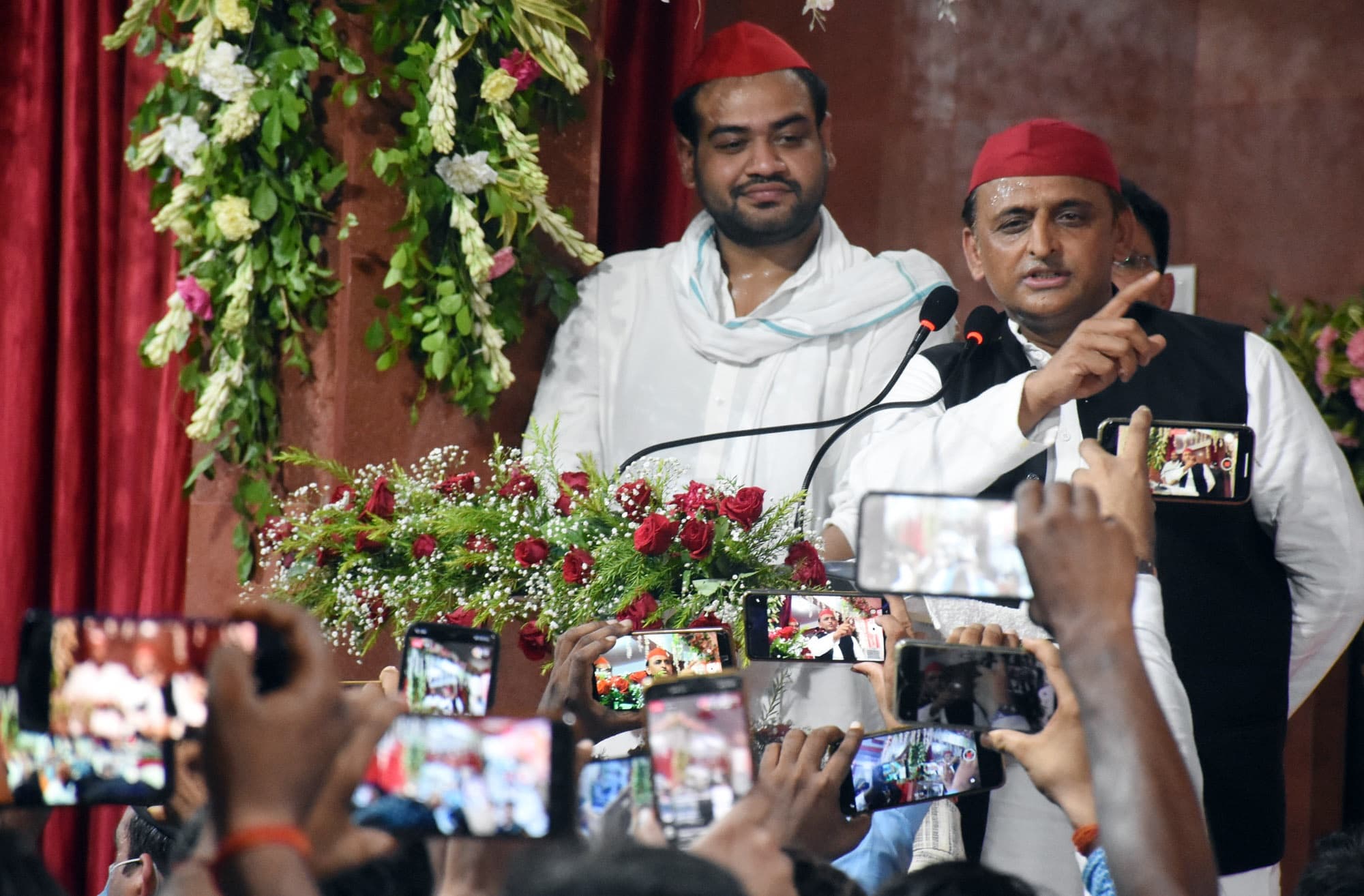 CM योगी के दिल्ली दौरे पर अखिलेश ने कसा तंज, कहा- बेरोजगार युवाओं को अयोग्य कहने वाले खुद देंगे 'इंटरव्यू'