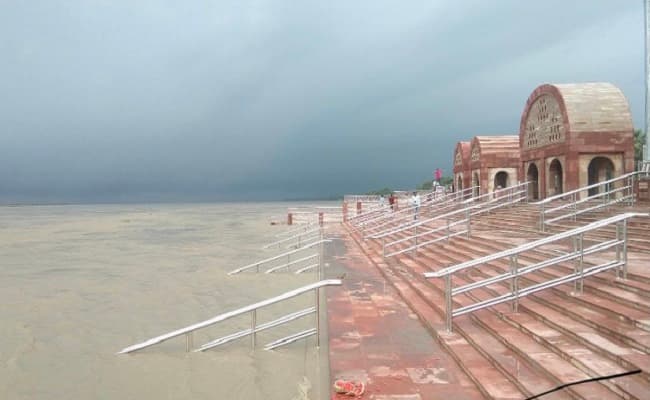 Bihar Flood: बिहार की आठ नदियां लाल निशान के पार, भारी बारिश से सूबे में गहराया बाढ़ का संकट