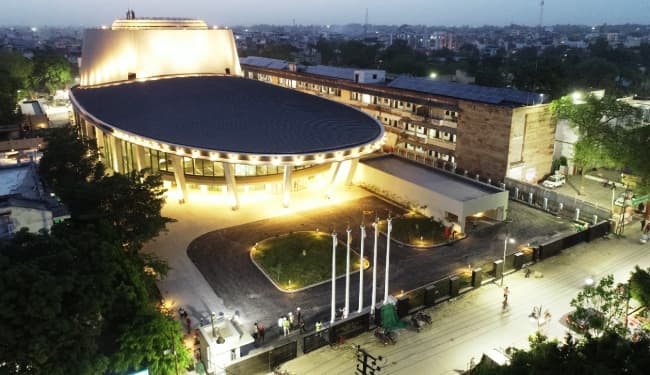 PM मोदी कल वाराणसी को देंगे बड़ी सौगात, कहा- परियोजनाओं से बढ़ेंगी पूर्वांचल के लोगों की 'ईज ऑफ लिविंग'