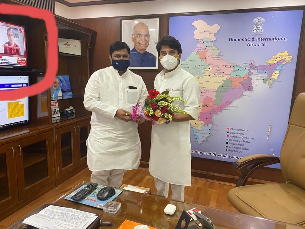 Rahul Gandhi Statement : RSS वाले बयान से राहुल गांधी ने किया सिंधिया पर हमला, महाराज चुपचाप सुन रहे थे!