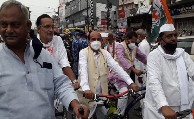 VIDEO: सरकार के खिलाफ पटना की सड़कों पर उतरी कांग्रेस, महंगाई के विरोध में निकाला साईकिल मार्च