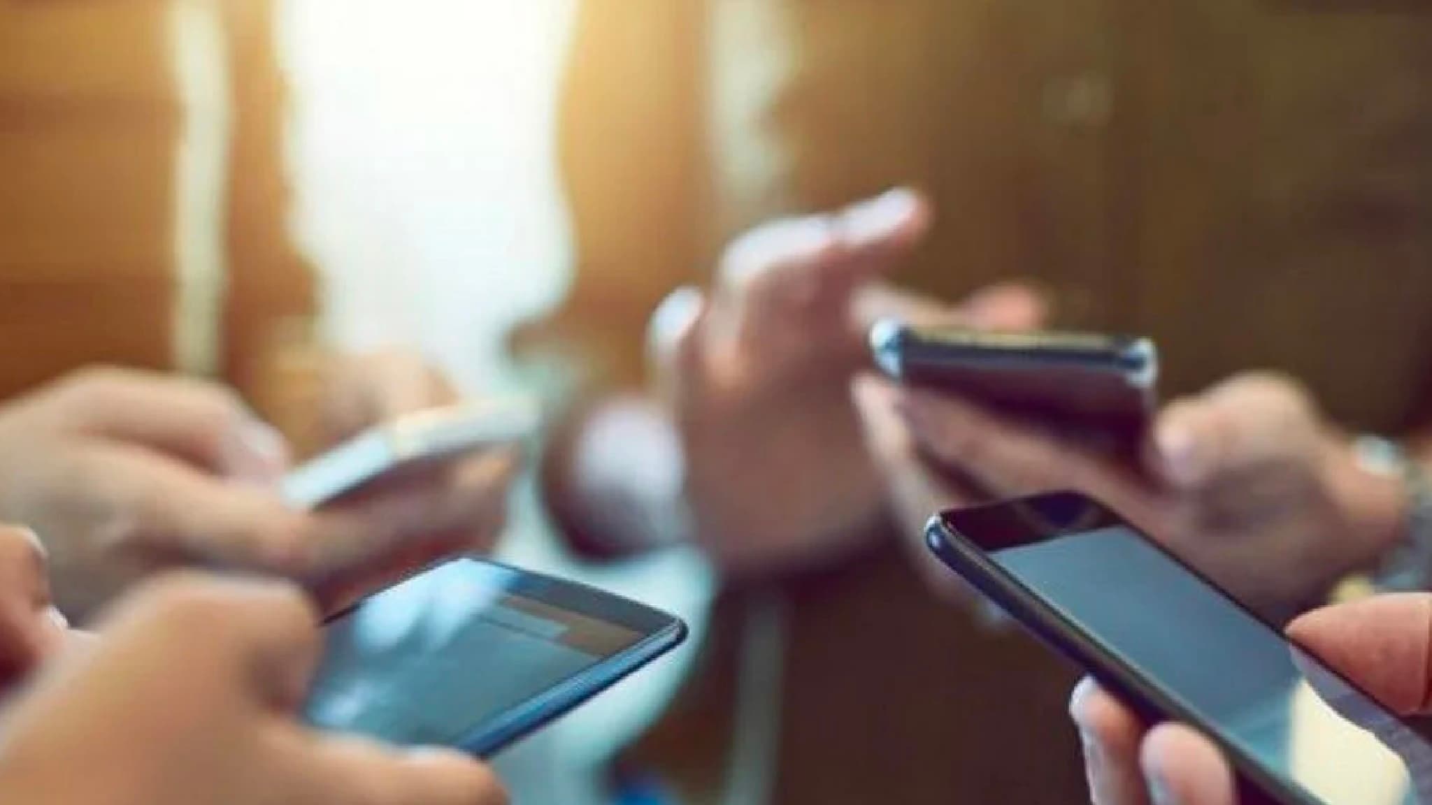 वोडाफोन-आइडिया Vi शानदार प्लान: रात 12 से सुबह 6 बजे तक अनलिमिटेड इंटरनेट, मुफ्त में