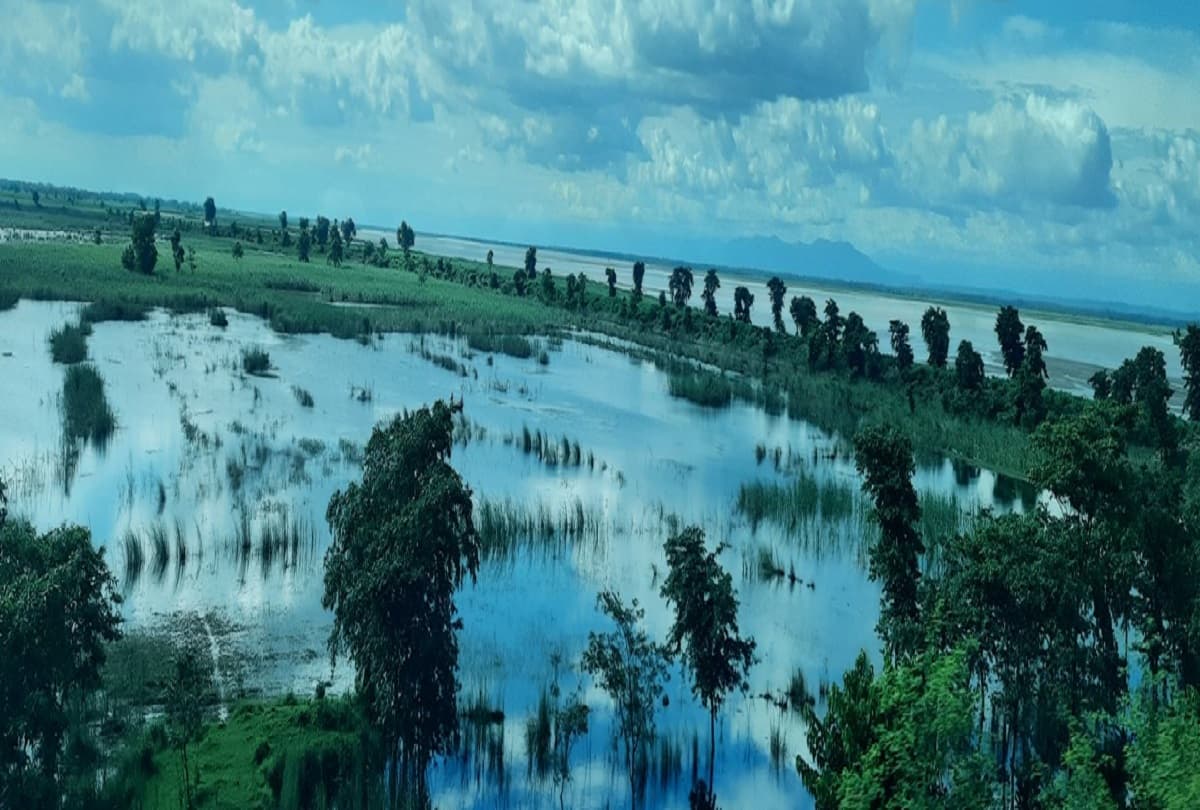 Bihar Flood: पड़ोसी राज्यों में हो रही बारिश से बिहार का संकट गहराया, सूबे की 10 नदियां लाल निशान से ऊपर