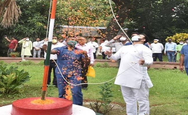 RJD प्रदेश अध्यक्ष के बदले तेजस्वी ने फहराया तिरंगा, जगदानंद सिंह नहीं पहुंचे राजद कार्यालय