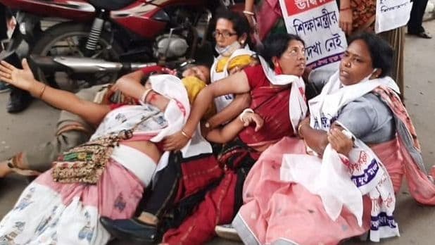 जहर खाने वाली महिला टीचर्स पर थाने में मामला दर्ज, शिक्षा मंत्री ने बताया BJP एजेंट, आंदोलन के मूड में यूनियन